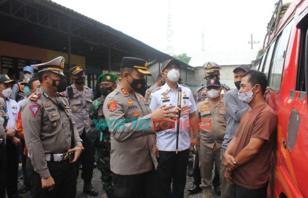 Foto: Kapolres Probolinggo bersama unsur Forkopimda meninjau Terminal Jorongan dan Stasiun Leces serta Pos Pantau di wilayah Kecamatan Leces.