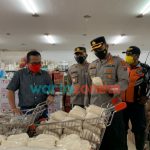 Foto: Kapolres Probolinggo AKBP Teuku Arsya Khadafi meninjau kesiapan penerapan protokol kesehatan (prokes) jelang libur natal 2021 dan tahun baru 2022.