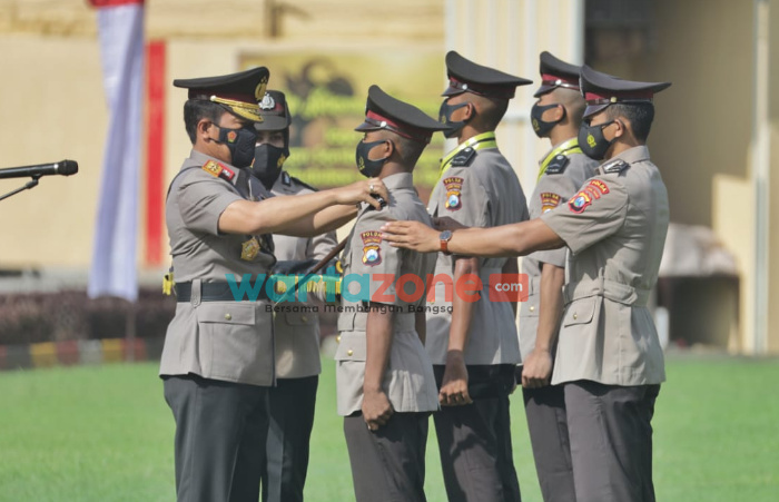 Foto: Kapolda Jawa Timur Irjen Pol Nico Afinta saat pengambilan sumpah Pendidikan Pembentukan Bintara Polri (Diktukba) 2021 di Sekolah Polisi Negara (SPN) Polda Jawa Timur.