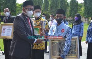 Momentum Peringatan Hari Ibu, Badrul Terima Dua Penghargaan dari KPK