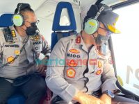 Foto: Kapolda Jatim melakukan patroli pengecekan jalur lalu lintas menjelang Natal dan Tahun Baru 2022 melalui pantauan udara.