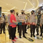 Foto: Rombongan pejabat kepolisian memastikan perayaan Natal di Mall TP berlangsung dengan tertib dan menerapkan protokol kesehatan.