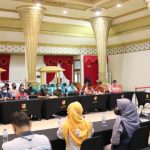 Foto: Rapat Koordinasi bersama dengan Pokja dalam rangka persiapan pelaksanaan pekerjaan anggaran tahun 2022, di Aula Pendapa Wahyawibawagraha.