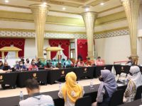 Foto: Rapat Koordinasi bersama dengan Pokja dalam rangka persiapan pelaksanaan pekerjaan anggaran tahun 2022, di Aula Pendapa Wahyawibawagraha.