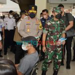 Foto: Menteri Pehubungan (Menhub) RI bersama Kakorlantas Polri melakukan pengecekan pelaksanaan protokol kesehatan di sejumlah titik strategis di Surabaya.