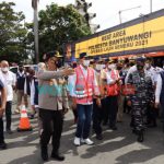 Foto: Kapolresta Banyuwangi mendampingi Kakorlantas Polri dan Menteri Perhubungan melakukan pengecekan di sejumlah tempat publik di Banyuwangi.