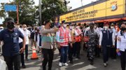 Foto: Kapolresta Banyuwangi mendampingi Kakorlantas Polri dan Menteri Perhubungan melakukan pengecekan di sejumlah tempat publik di Banyuwangi.