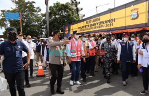 Kakorlantas Polri Pastikan Penerapan Prokes di Bandara Int’l Banyuwangi Berjalan Baik