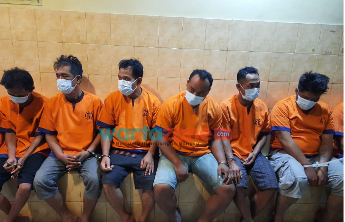 Foto: Polresta Banyuwangi mengamankan enam pelaku yang mengaku sebagai anggota Resmob Satnarkoba Polda Jatim.