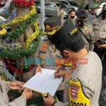 Foto: Kapolda Jawa Timur Irjen Pol Nico Afinta bersama Kapolrestabes Surabaya melakukan pengecekan pengamanan tahun baru 2022.