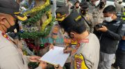 Foto: Kapolda Jawa Timur Irjen Pol Nico Afinta bersama Kapolrestabes Surabaya melakukan pengecekan pengamanan tahun baru 2022.