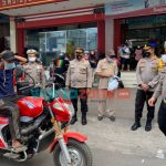 Foto: Polres Probolinggo menggalakkan operasi yustisi bagi pengendara yang kedapatan melanggar protokol kesehatan dan langsung diberi sanksi teguran.
