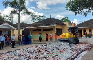Jelang Akhir Tahun, Satresnarkoba Polres Jember Musnahkan Ribuan Miras dan Narkoba
