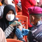 Foto: Kapolda Jatim melaksanakan vaksinasi 20 tahun bakti untuk negeri Akabri 2001, di Bhumi Marinir Karang Pilang, Surabaya.