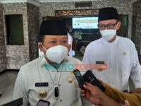 Foto: Bupati Jember Hendy siswanto saat dikonfirmasi sejumlah wartawan, Rabu (29/12/2021).