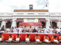 Foto: Kapolda Jatim Irjen Pol Nico Afinta dan Kapolrestabes Surabaya Kombes Pol Akhmad Yusep Gunawan menggelar konferensi pers ungkap kasus Peredaran Narkotika di Jawa Timur.