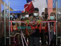 Foto: Bupati Sumenep, Achmad Fauzi saat meresmikan Puskesmas pembantu baru di Pangerungan Besar Kecamatan Sapeken.