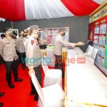 Foto: Waka Polda Jatim Brigjen Pol Slamet Hadi Supraptoyo melakukan pengecekan pos pengamanan tahun baru 2022 di pospam GOR Lembu Peteng Tulungagung.