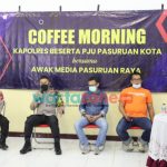 Foto: Kapolres Pasuruan Kota AKBP Raden Muhammad Jauhari saat ngopi bareng awak media di Gedung Wicaksana Laghawa Polres Pasuruan Kota.