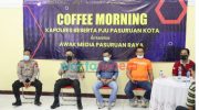 Foto: Kapolres Pasuruan Kota AKBP Raden Muhammad Jauhari saat ngopi bareng awak media di Gedung Wicaksana Laghawa Polres Pasuruan Kota.