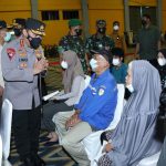 Foto: Kapolri Jenderal Listyo Sigit Prabowo meninjau pelaksanaan vaksinasi massal di Celebes Convention Center, Tanjung Bunga, Makassar, Sulawesi Selatan.