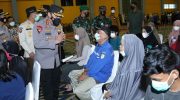 Foto: Kapolri Jenderal Listyo Sigit Prabowo meninjau pelaksanaan vaksinasi massal di Celebes Convention Center, Tanjung Bunga, Makassar, Sulawesi Selatan.