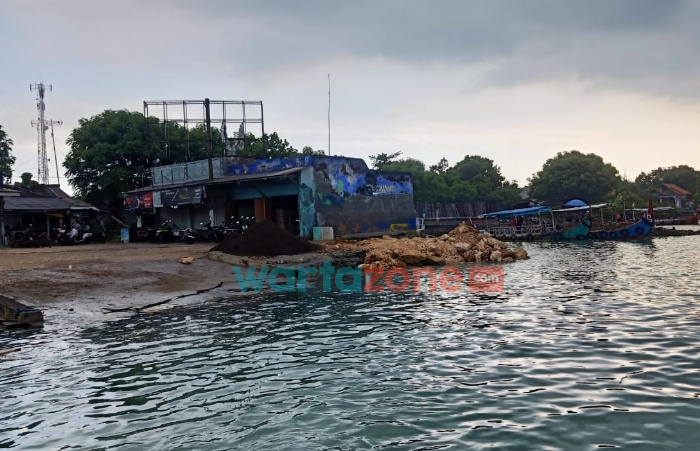 Pulau Talango, Dermaga Penyeberangan Talango, Nasib Pekerja Perahu Penyeberangan Talango, Komunitas KKP Talango, Dinas Perhubungan Sumenep, Dishubkominfo Sumenep, Perahu Penyeberangan Talango, Kapal Tongkang Talango,
