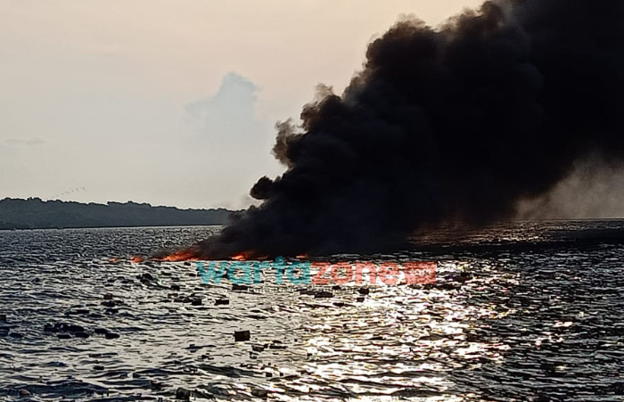 KM. Khatijah 01 Terbakar, Kapal Meledak di Sumenep, Kapal Motor Terbakar di Pelabuhan Sapudi, KM Terbakar saat Angkut BBM, Sumenep, Berita Sumenep,