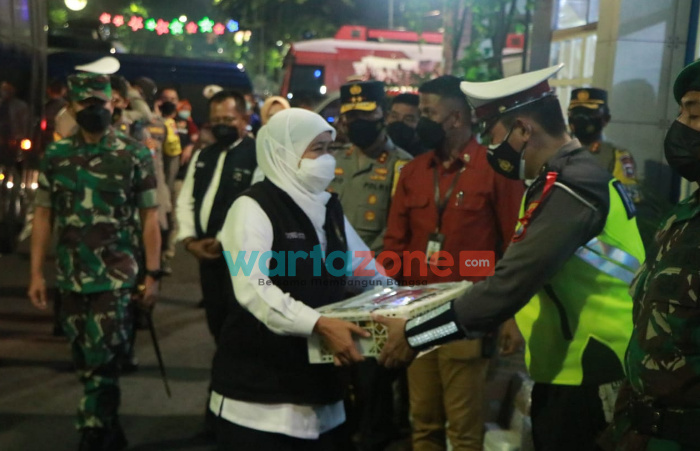 Foto: Forkopimda Jatim melaksanakan Pengecekan Pos Pengamanan Tahun Baru, di Pos Pantau Jembatan Suramadu dan Pos Pengamanan Taman Bungkul, Surabaya.