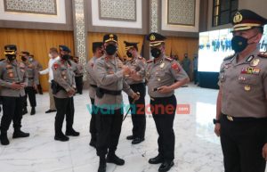 Kapolda Jatim Pimpin Upacara Kenaikan Pangkat 4008 Personel