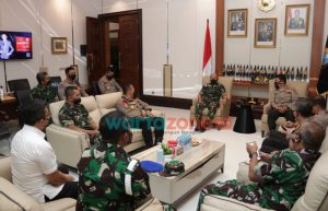 Tingkatkan Sinergitas TNI-Polri, Kapolda Jatim Menyambut Kunjungan Kehormatan Pangdam V Brawijaya