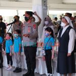 Foto: Kapolda Jatim Irjen Pol Nico Afinta melakukan pengecekan vaksinasi Merdeka Anak usia 6-11 tahun, di SD Katolik Santa Clara, Ngagel Madya, Surabaya.