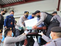 Foto: Polda Jatim mengantarkan kepulangan jenazah Pekerja Migran Indonesia yang meninggal akibat kapal tenggelam di Tanjung Balau Johor Malaysia.