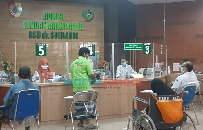 Foto: Situasi pendaftaran dan pelayanan di RSD dr. Soebandi Jember, Rabu (5/1/2022).