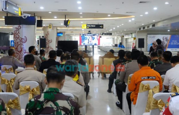 Foto: Forkopimda Jatim mengikuti rapat sekaligus peluncuran Aplikasi Monitoring Karantina Presisi, secara virtual, yang dipimpin oleh Kapolri Jenderal Polisi Listyo Sigit Prabowo.