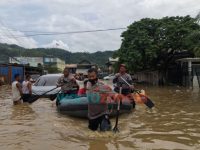 Foto: Personel TNI-Polri, Basarnas serta Instansi terkait dikerahkan ke wilayah terdampak banjir serta tanah longsor untuk membantu mengevakuasi masyarakat.