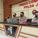 Foto: Kabid Humas Polda Jatim Kombes Pol Gatot Repli Handoko, didampingi Kapolres Jombang dan Wadirlantas Polda Jatim, di ruang Prescon Mapolda Jatim.