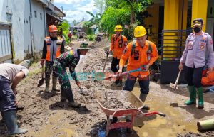 Kapolres Jember Tinjau Langsung dan Tangani Korban Banjir