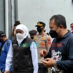 Foto: Gubernur Jatim Khofifah Indar Parawansa didampingi Bupati Jember Hendy Siswanto saat meninjau beberapa lokasi terdampak banjir bandang, Senin (10/1/2022).