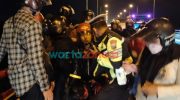 Foto: Aksi heroik anggota Polres Kediri Kota, saat menyelamatkan mahasiswi dari percobaan bunuh diri.