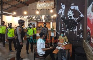 Patroli Ditsamapta Polda Jatim, Sasar Sejumlah Cafe dan Warkop di Surabaya