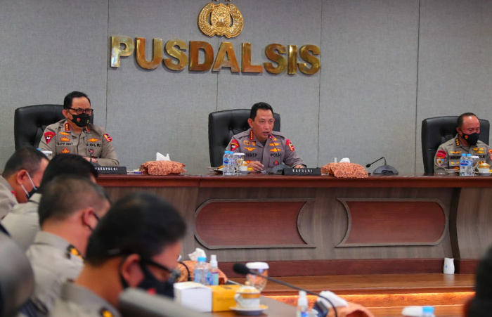 Foto: Kapolri Jenderal Listyo Sigit Prabowo menggelar Vicon analisa dan evaluasi kepada seluruh jajaran di Mabes Polri, Jakarta Selatan.