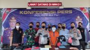 Foto: Kapolres Batu AKBP I Nyoman Yogi Hermawan, saat menggelar pers rilis penangkapan pengendara motor bersenjata api dipinggir jalan yang viral di media sosial.
