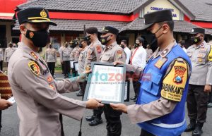 Kapolres Jember Berikan Reward dan Punishment kepada Anggota