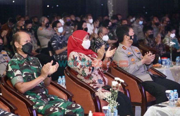 Foto: Forkopimda Jatim menggelar Perayaan Natal Tahun 2021 bersama TNI, Polri, ASN, dan masyarakat di Gedung Mahameru Mapolda Jatim, Jumat (14/1/2022).