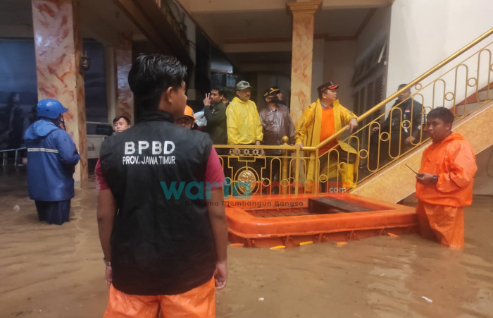 Foto: Rumah pribadi Bupati Jember Hendy Siswanto, di Jalan Sultan Agung, Lingkungan Kampung Ledok, Kelurahan Gebang, Kecamatan Patrang, terendam banjir.