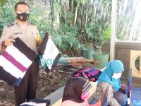 Foto: Aipda Eky Soekarno sukses bangkitkan ekonomi warga lewat keset kaki berbahan kain limbah konveksi.