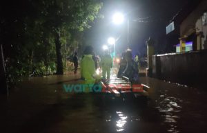 Kapolres Kediri Kota Bersama TNI dan BPBD Evakuasi Korban Banjir