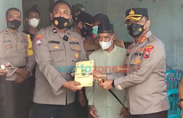 Penyerahan bantuan usaha kepada Ngatiran, Mantan ODGJ, Orang dengan Gangguan Jiwa, Polres Nganjuk,
