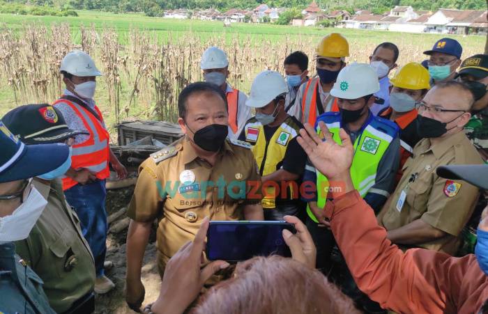 Bupati Jember, Bupati Hendy Siswanto, Perbaikan jalan Ambulu Jember, Jember, Berita Jember,